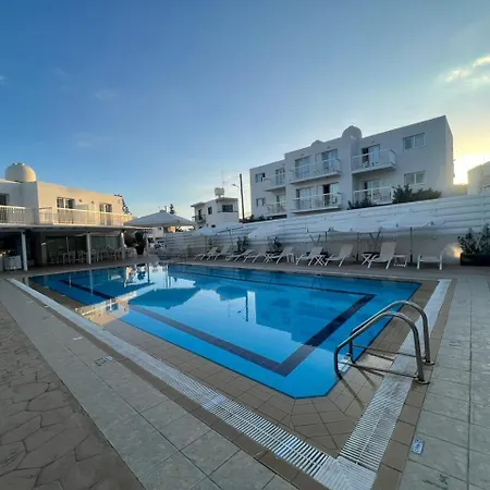 Tangerine With Pool In Appartement *