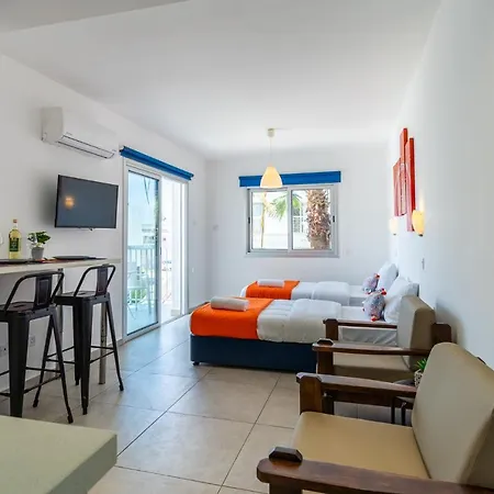 Tangerine With Pool In *